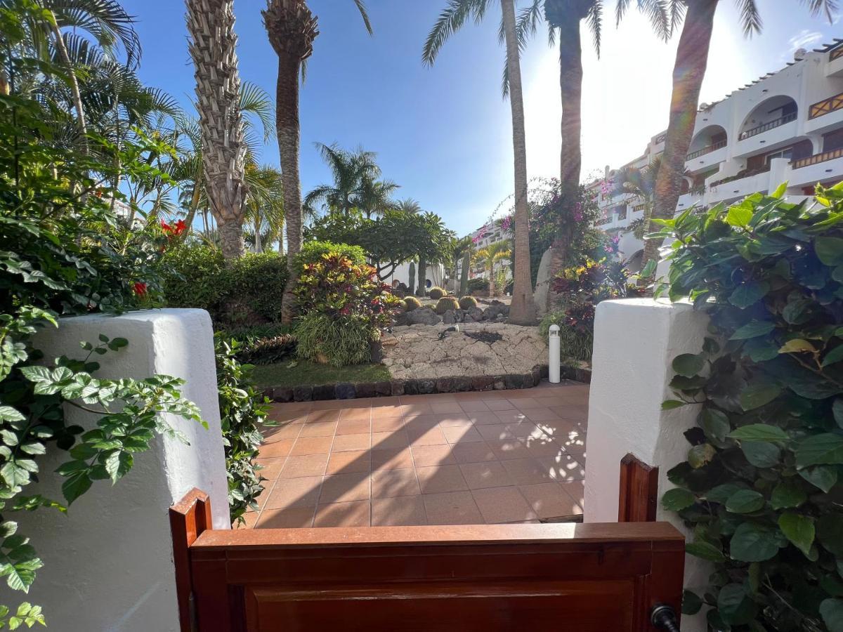 Villas And Apartments In A Popular Complex Playa de las Americas  Luaran gambar