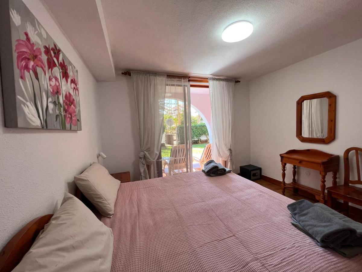Villas And Apartments In A Popular Complex Playa de las Americas  Luaran gambar